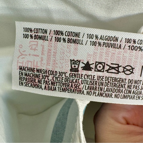 NWT. Disney Apron Alice In Wonderland UK Pavilion “It's Always Tea Time” Apron - Picture 11 of 11